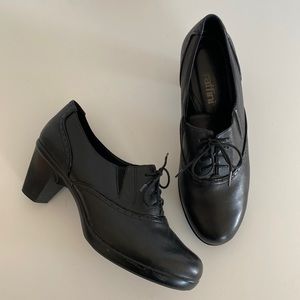 Umberto Raffini womens Oxford heel, 42